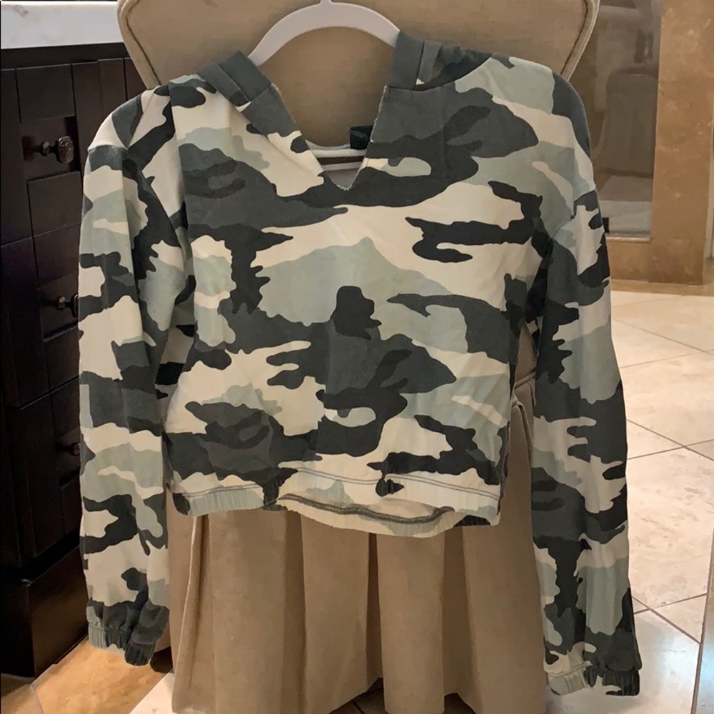 Cropped pull over hoodie